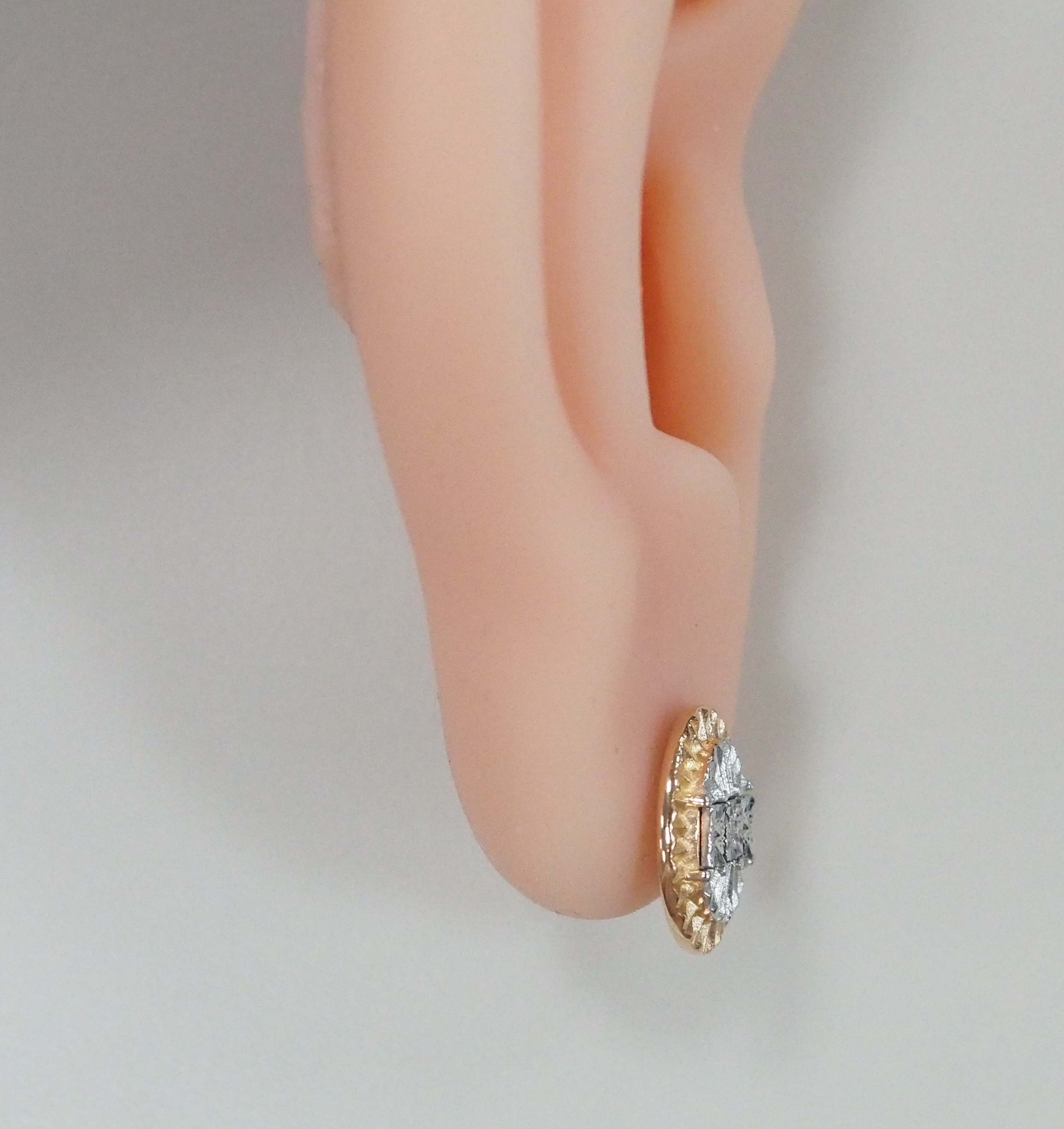 Серебряные серьги-пусеты с бриллиантами